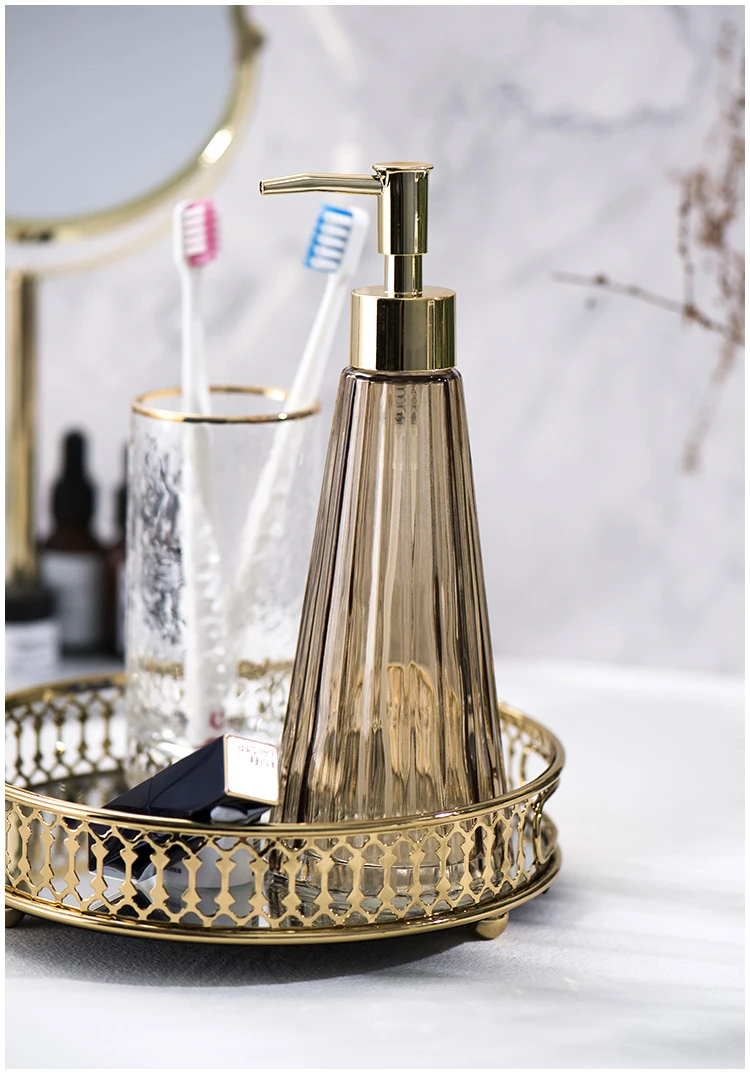 distributeur de savon marron élégant